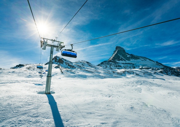 憧れのスイス・ツェルマット スキー (マッターホルン展望滑走・国境