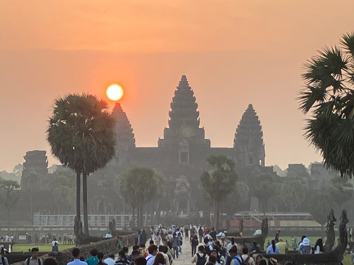 アンコールワットから日の出（イメージ）0
